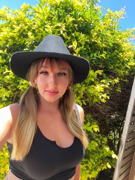 Queen Raven pornstar art gallery