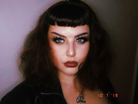 Eliza Von Trapp star hot photo