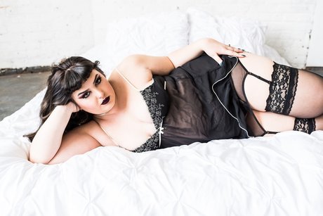 Eliza Von Trapp model photo