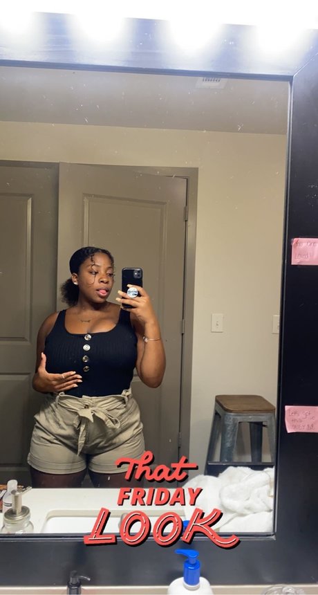 queenlaaur porn model photos