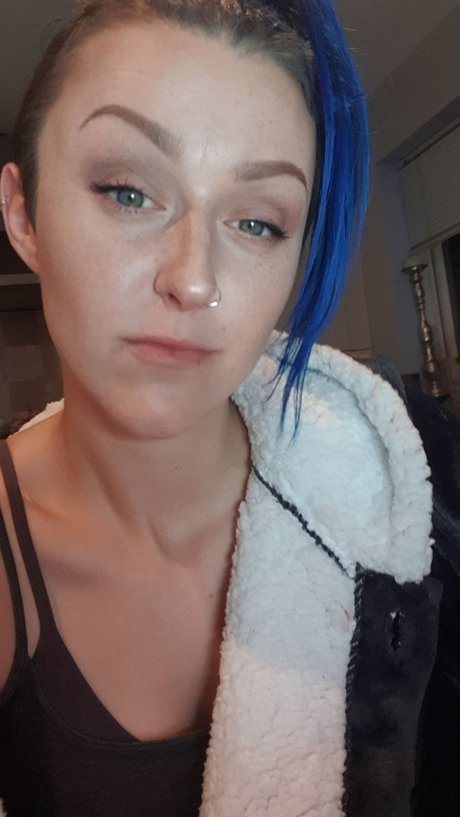 Queen Bella Moonstone pretty actress archive