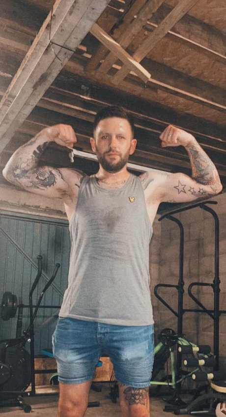 0ddFreshMan nice model photo