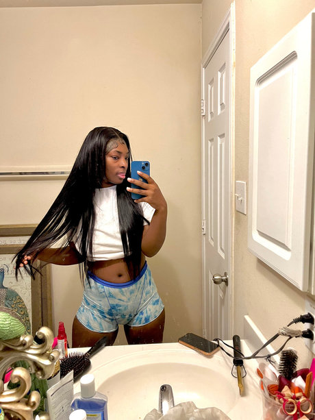 Sextin with Shaye the tiger model sexy pics