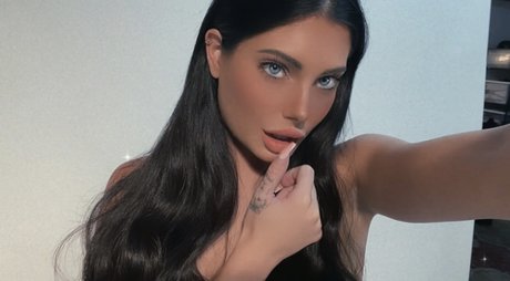 Nella Jones nude pornstar pictures