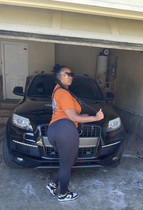 Symone model hd image