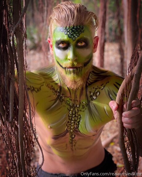 Jaxson Wolfe pretty actress galleries