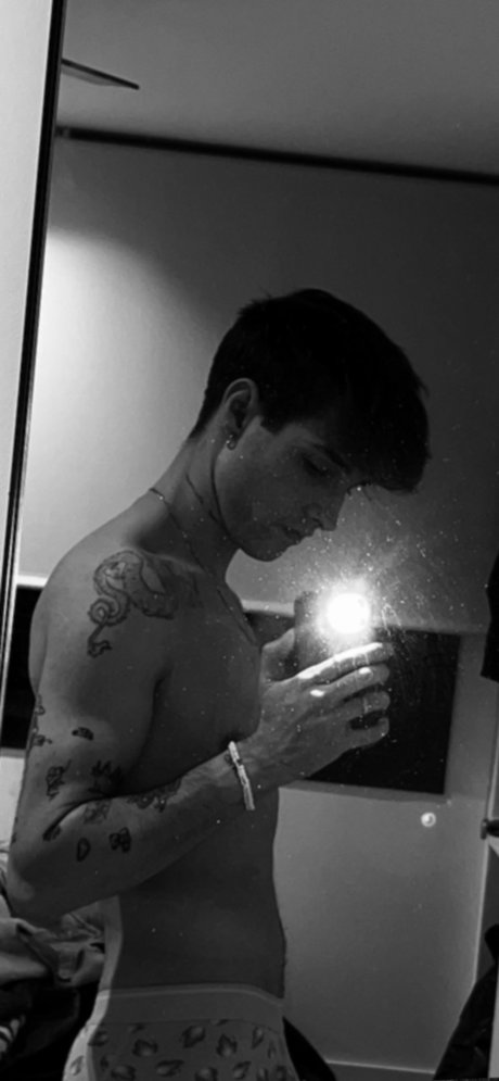 reequeenaa model adult picture