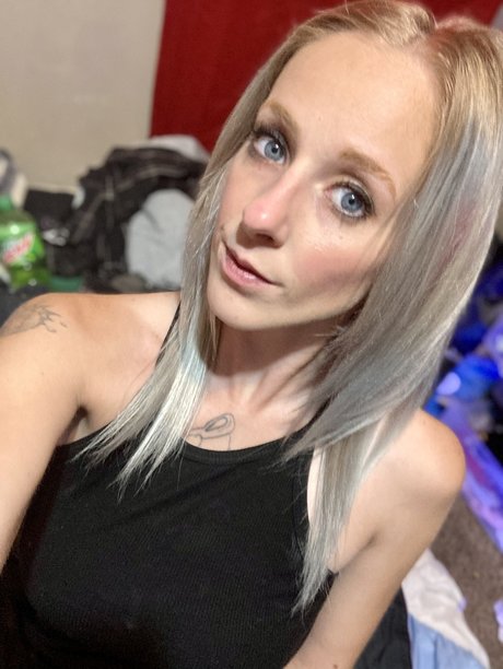 Tara Snyder free star img