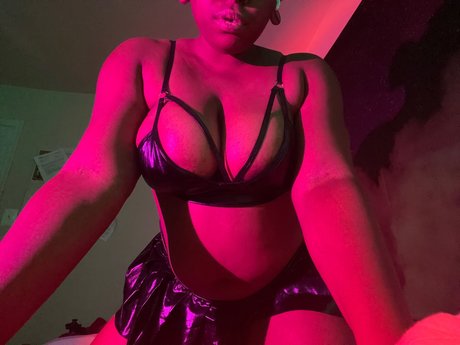 Foxnsox porn model picture