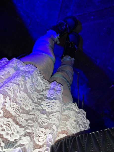 ROS3BL00D sexy actress pictures