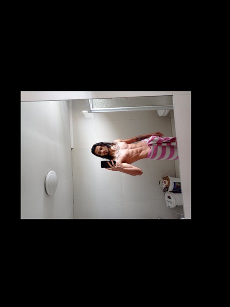 Its GogiGut model porn picture