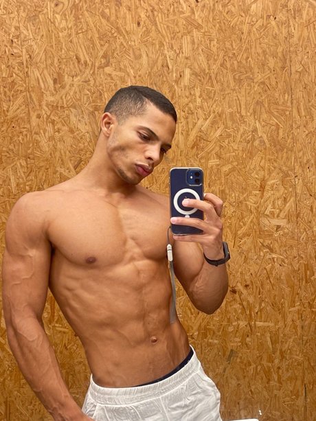 Henrique Santos pretty actress picture