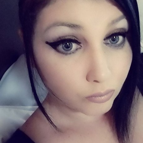 Russian Roulette exclusive star img