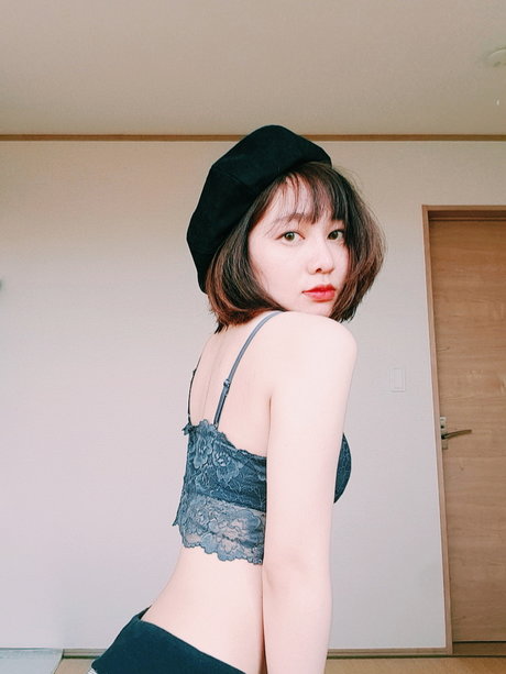 Rubyko naked pornstar img