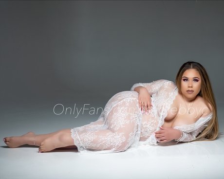 SADIE ALL INCLUSIVE VIP pretty star image