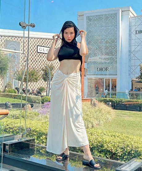 Merve Bolugur sexy actress photos