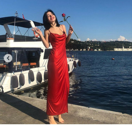 Merve Bolugur model art images