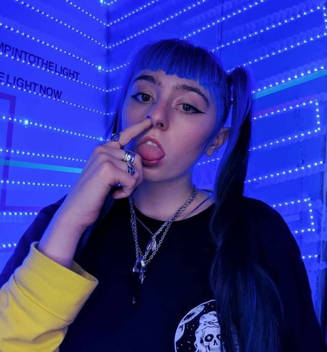 Ashnikko sexy star photo