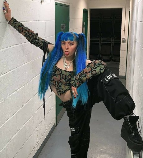 Ashnikko model exclusive image