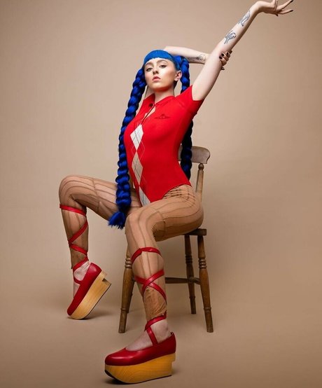 Ashnikko top pornstar pictures