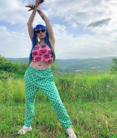 Ashnikko sexy model images