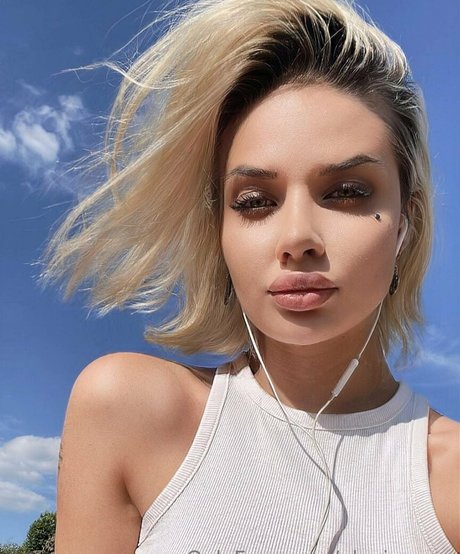 asian shemale onlyfans best pic