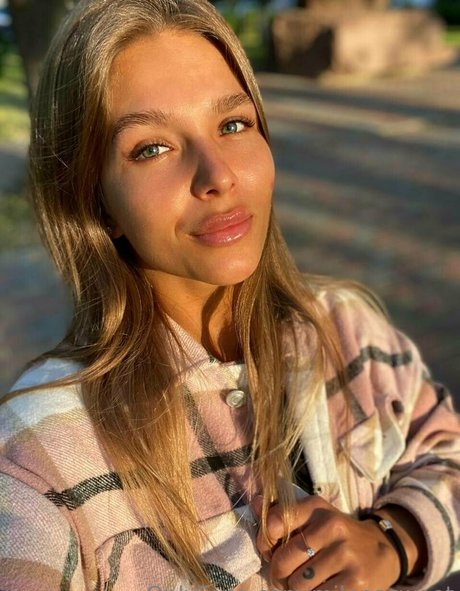 milenasweet pornographic star pic