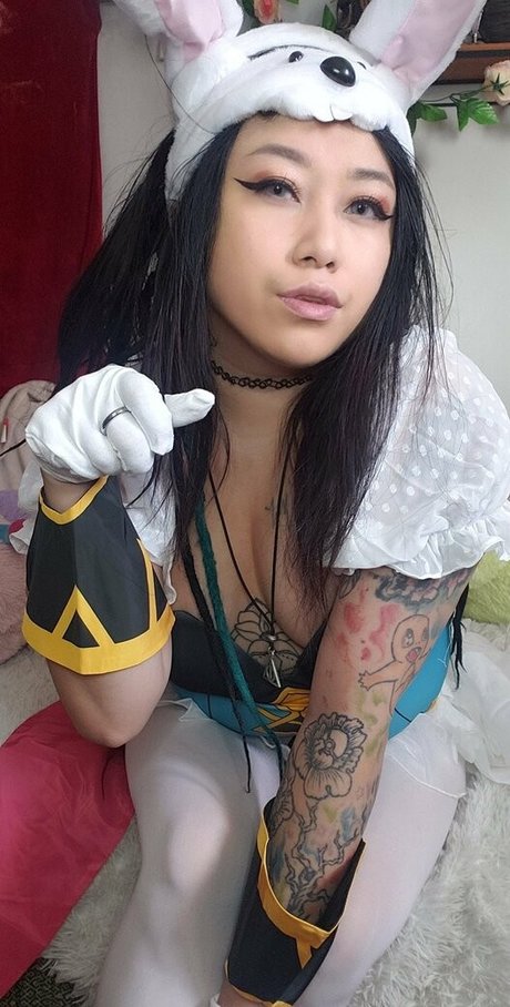 waifoodd hot model photo