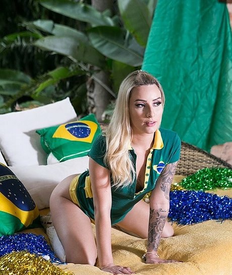 Jenifer Lol porn actress photos