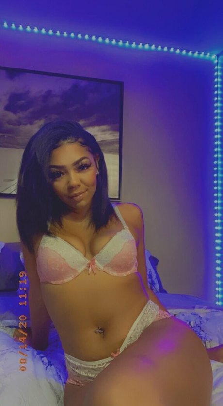 tokyoo sexy model picture