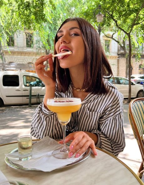 Leo Ahsoka model hot photos