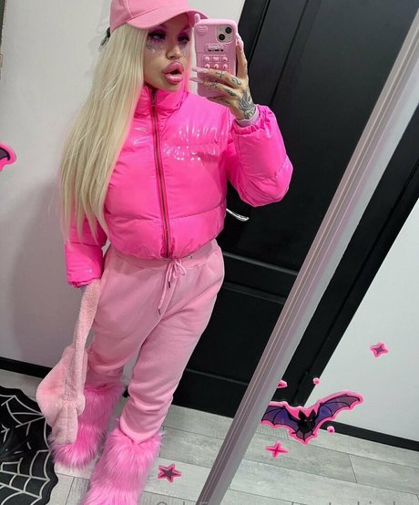 alt girl onlyfans pornographic photos