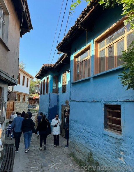 mervedamla nice actress gallery