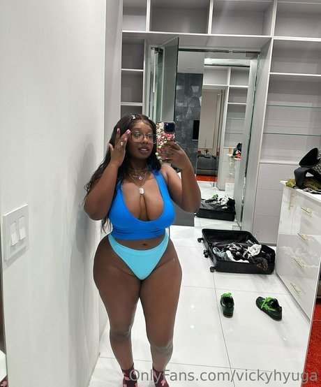 vickyhyuga best model picture