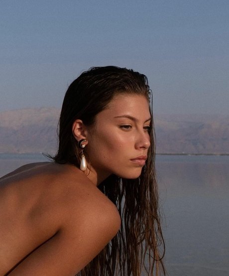 Yeela Frumkin model art pics