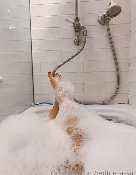 redtoesasian erotic actress gallery