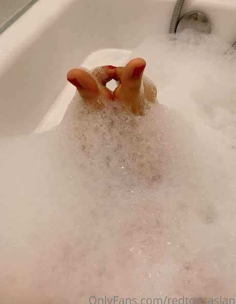 redtoesasian nudes actress picture