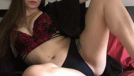 celefoxxx adult model photo