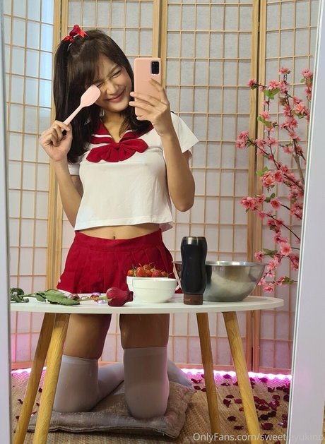 sweetieyukino star naked picture