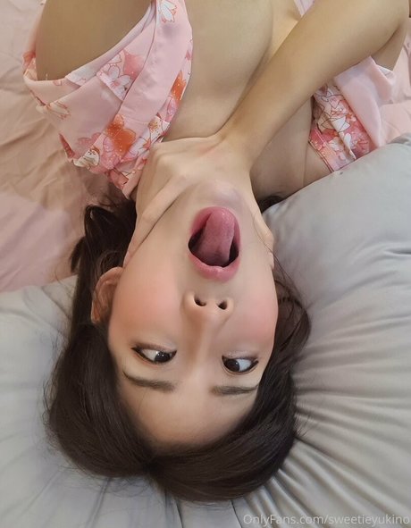 sweetieyukino sex pornstar pic