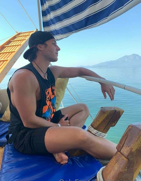 arsimply nudes model img