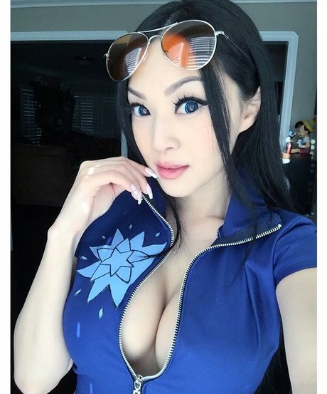 Vampybitme pornstar nude photo