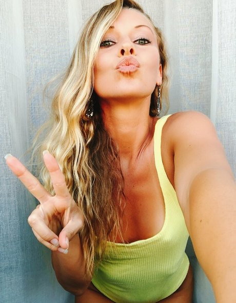 hottest young onlyfans sexy naked pictures