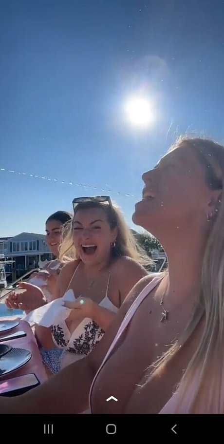 Katelyn Scannell top actress pics