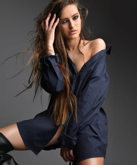 Emily Kuper naked star galleries