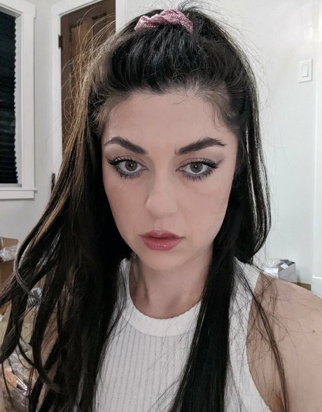 KiraChats star high quality img