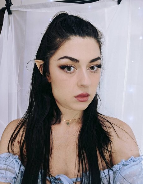 KiraChats hot star image