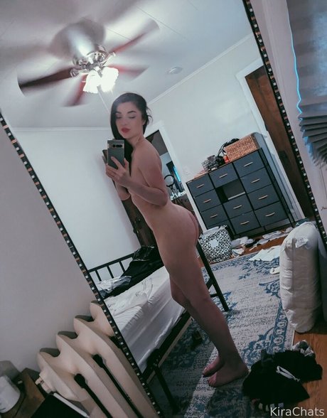 KiraChats perfect model picture