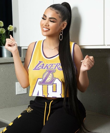 sheismichaela best star pics