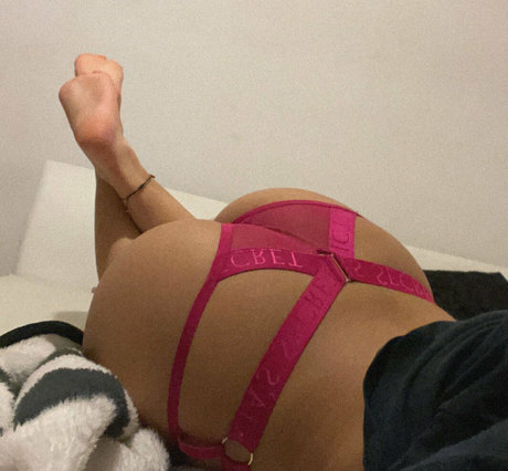 eating onlyfans free naked img